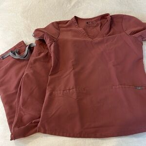 Figs mauve scrub set, both size XS, good condition!